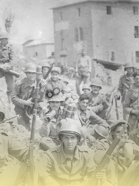 Soldados da Força Expedicionária Brasileira (FEB) durante a campanha da Itália na Segunda Guerra Mundial, na região de Monte Castelo.